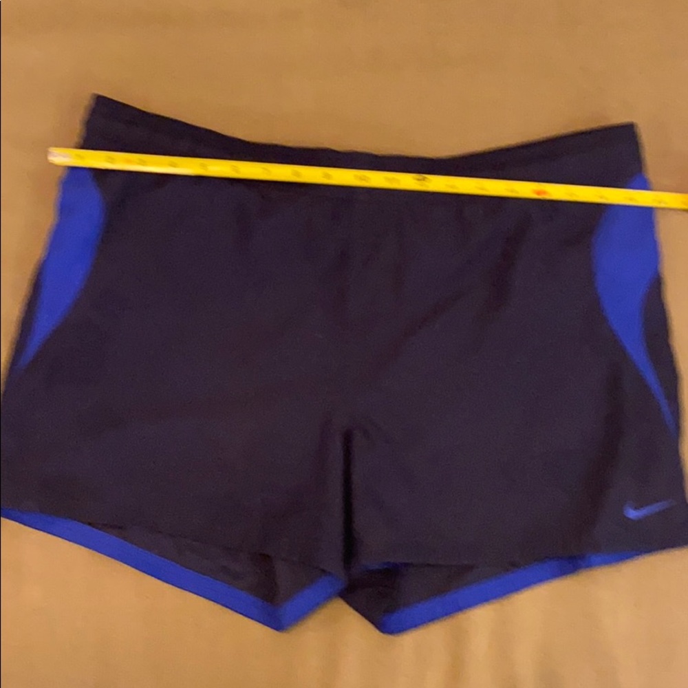 Nike men’s shorts medium. Please read!